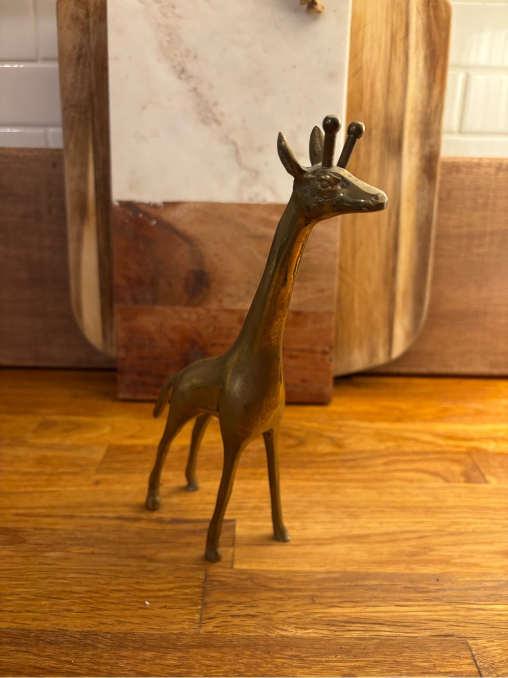Minimalist Brass Giraffe Sculpture - Gold Decorative Accent